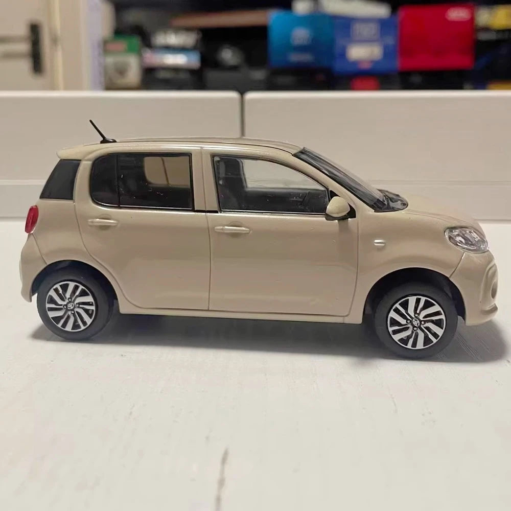 [OEM] 1:30 Toyota 2016 Passo M700A Khaki Model Car Die-Cast