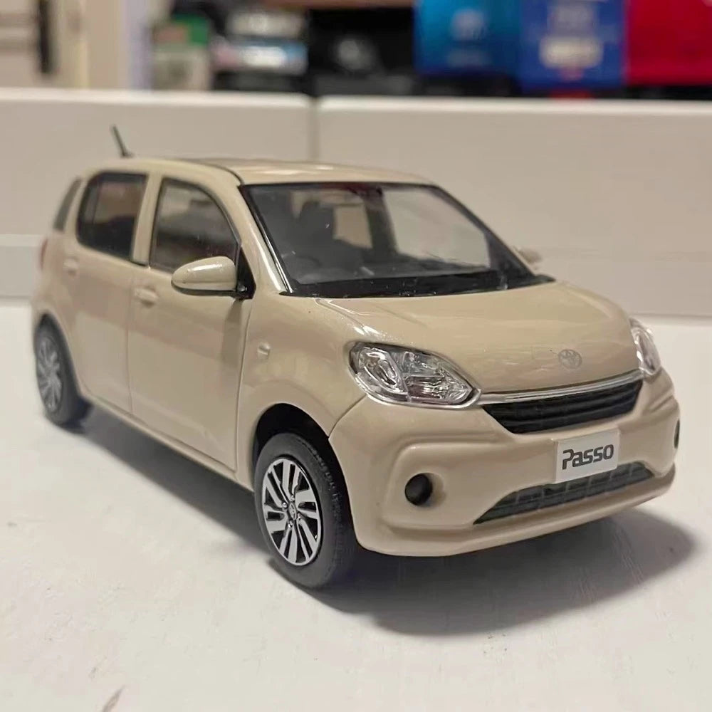[OEM] 1:30 Toyota 2016 Passo M700A Khaki Model Car Die-Cast