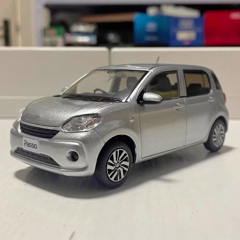 [OEM] 1:30 Toyota 2016 Passo M700A Silver Model Car Die-Cast