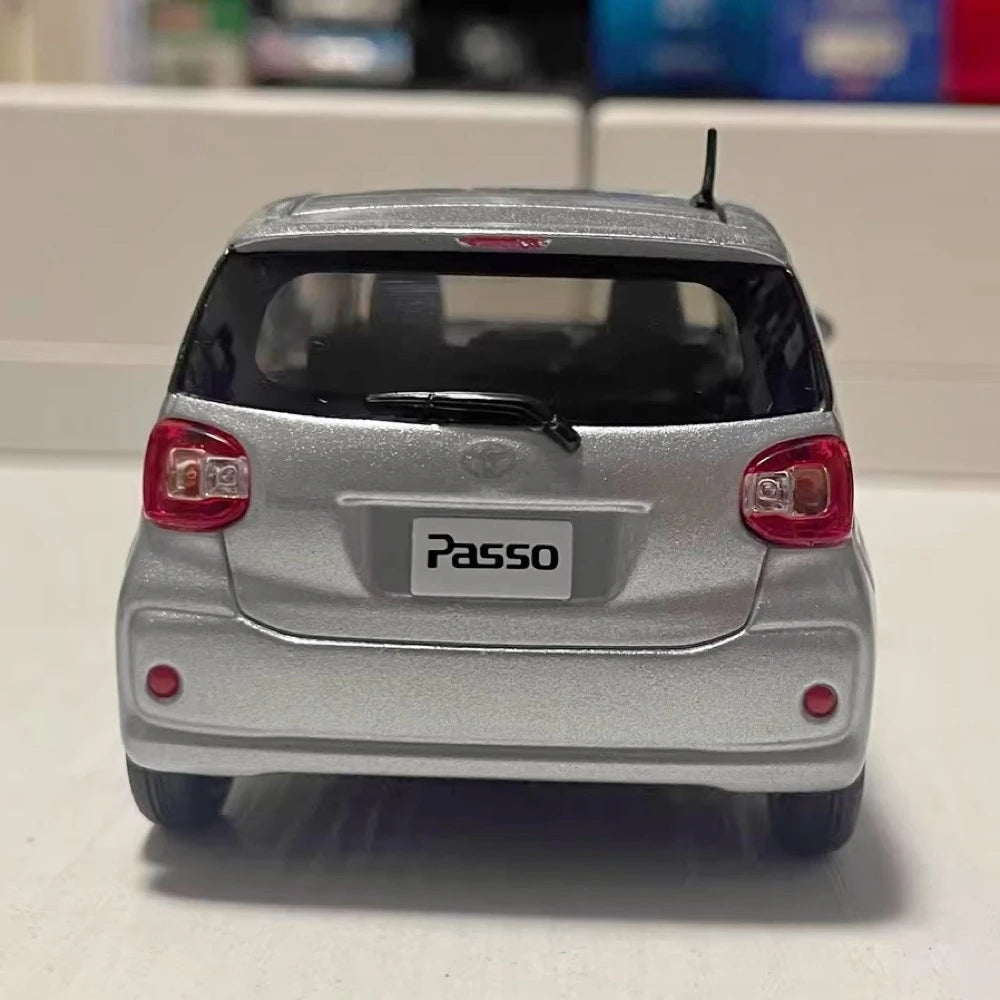 [OEM] 1:30 Toyota 2016 Passo M700A argento modellino di auto Die-Cast