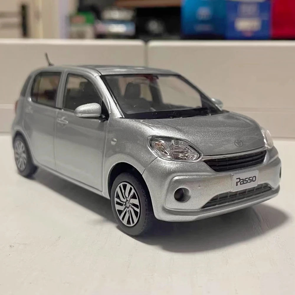 [OEM] 1:30 Toyota 2016 Passo M700A argento modellino di auto Die-Cast