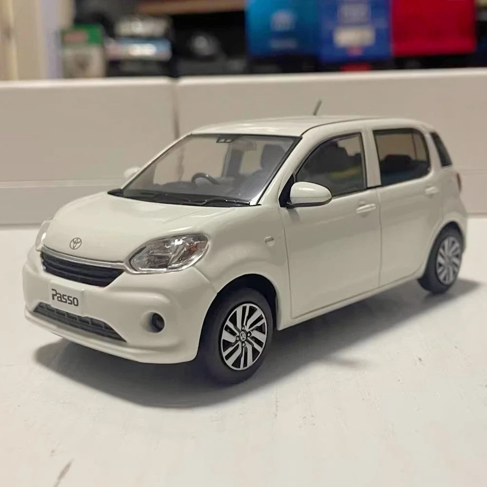 [OEM] 1:30 Toyota 2016 Passo M700A White Model Car Die-Cast