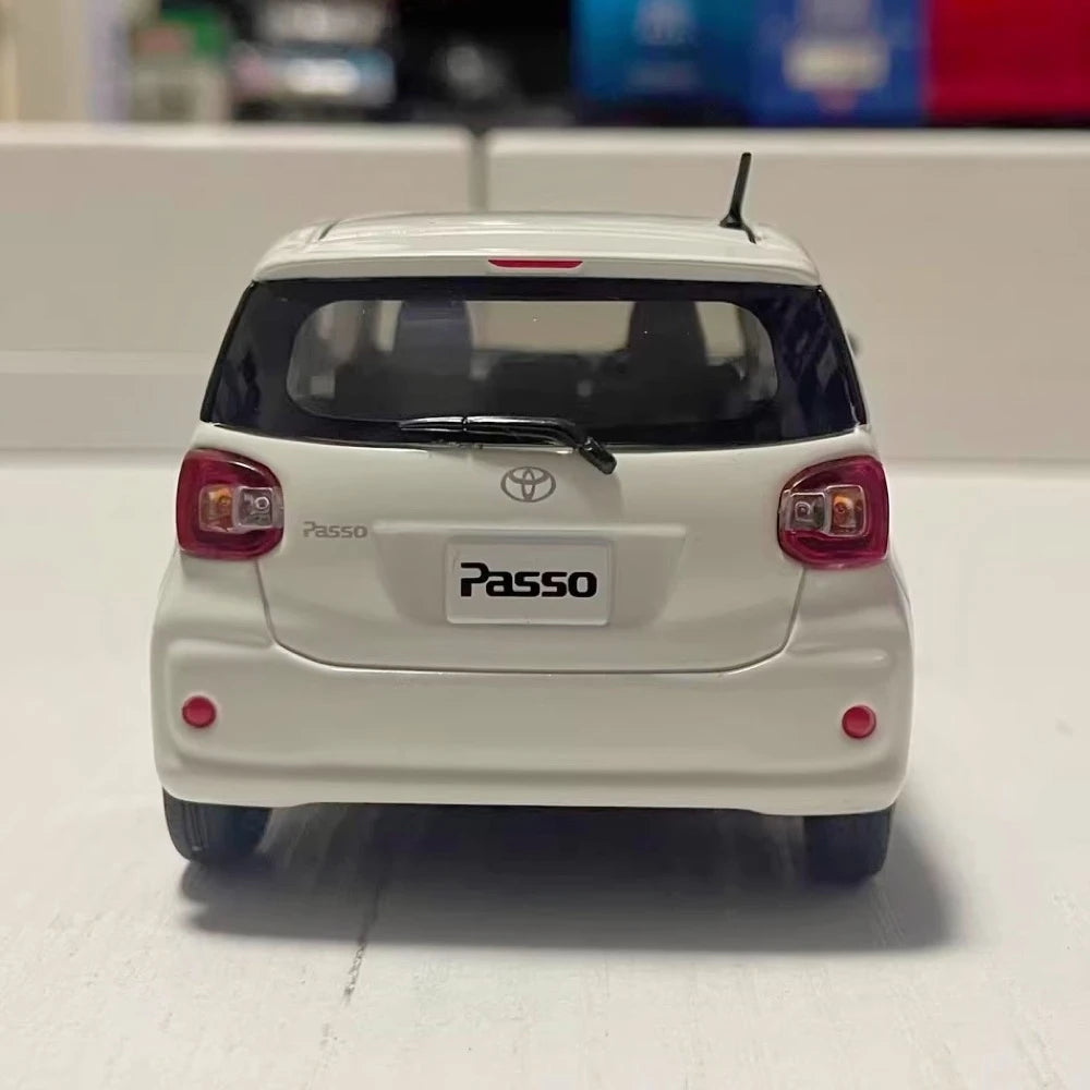 [OEM] 1:30 Toyota 2016 Passo M700A White Model Car Die-Cast