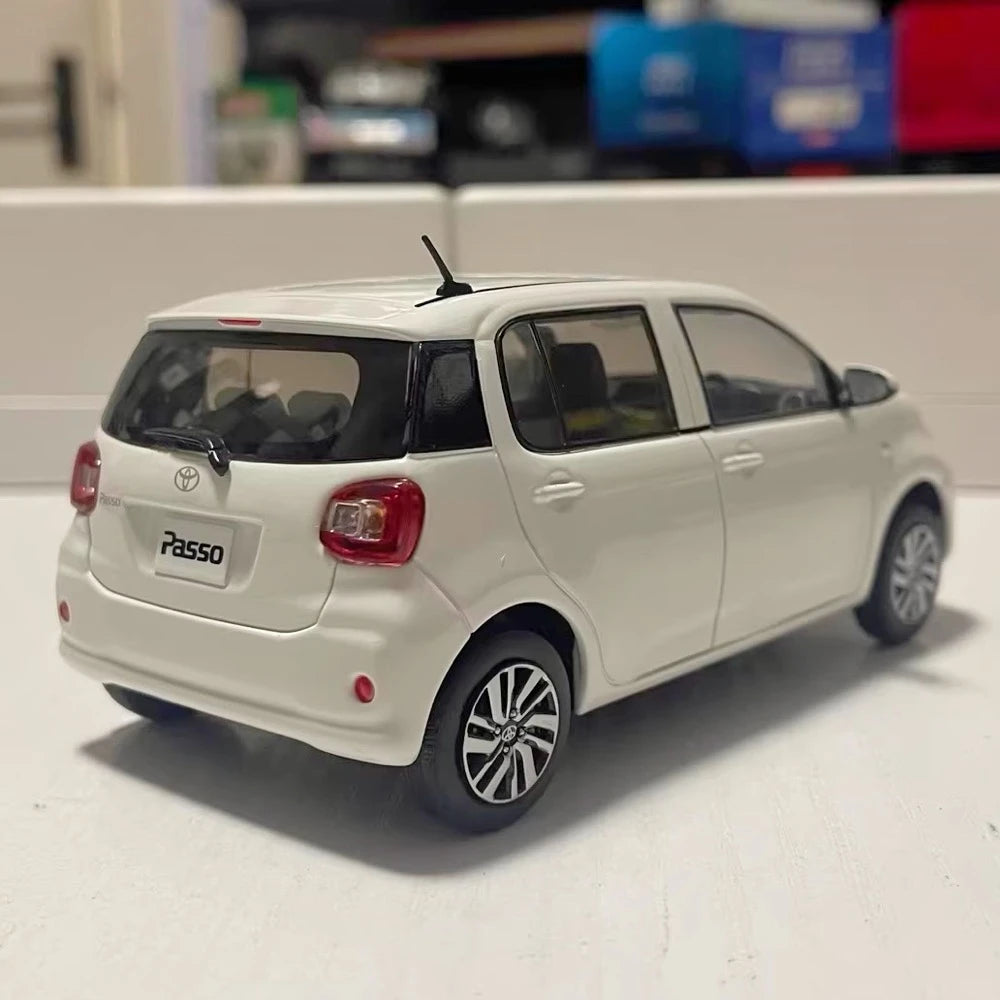 [OEM] 1:30 Toyota 2016 Passo M700A White Model Car Die-Cast