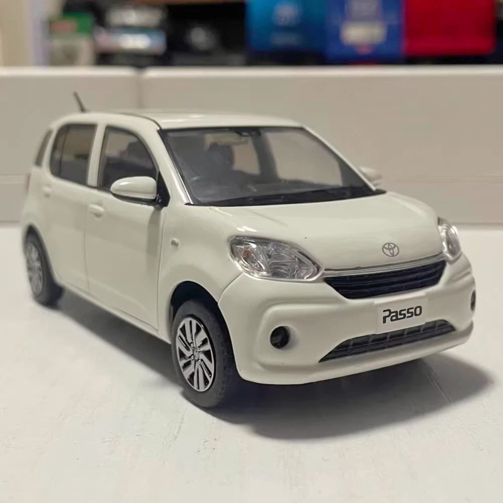 [OEM] 1:30 Toyota 2016 Passo M700A White Model Car Die-Cast