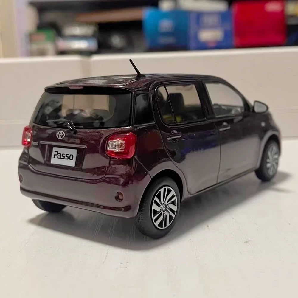 [OEM] 1:30 Toyota 2016 Passo M700A Wine modellino di auto Die-Cast