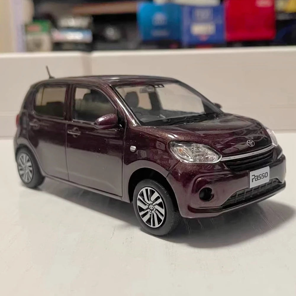 [OEM] 1:30 Toyota 2016 Passo M700A Wine pienoismalli Die-Cast