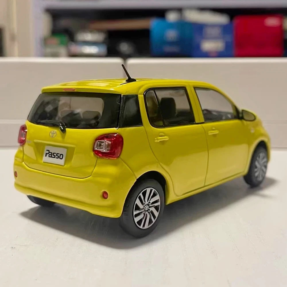 [OEM] 1:30 Toyota 2016 Passo M700A geel modelauto Die-Cast