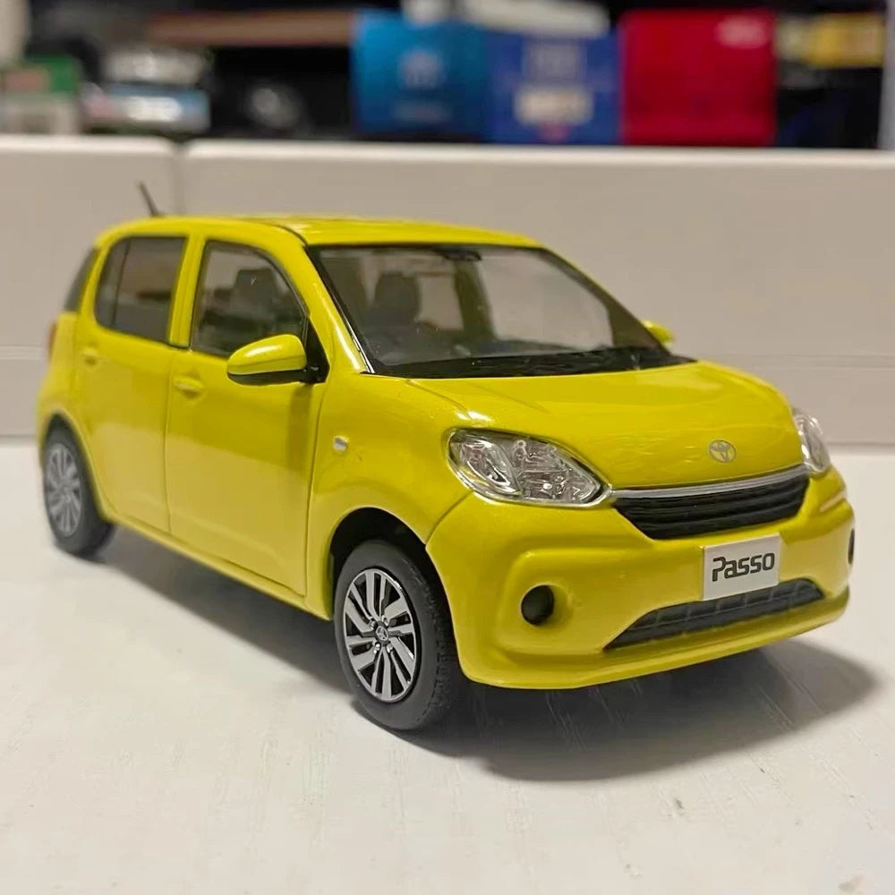 [OEM] 1:30 Toyota 2016 Passo M700A geel modelauto Die-Cast