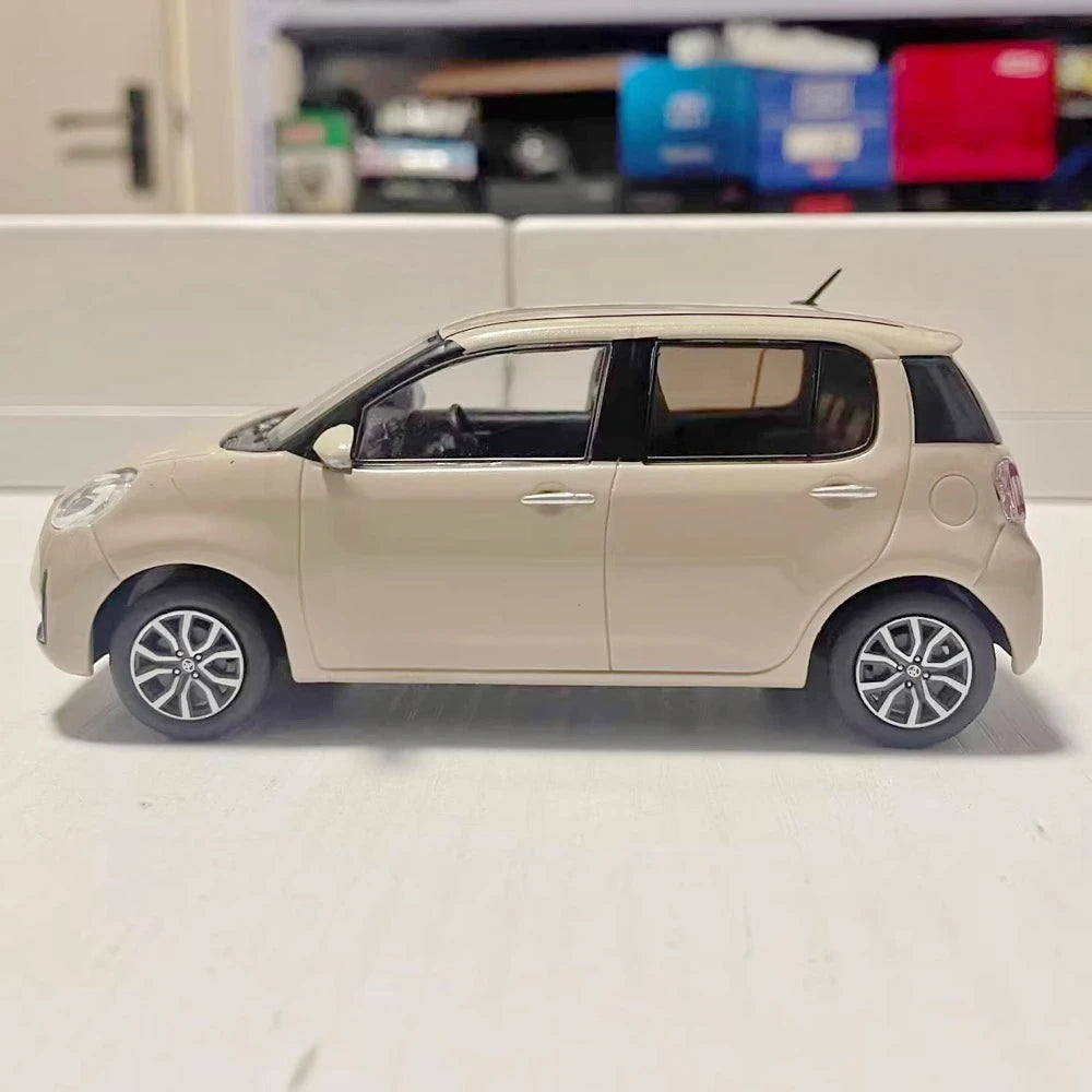 [OEM] 1:30 Toyota 2016 Passo MODA M700A Khaki Model Car Die-Cast