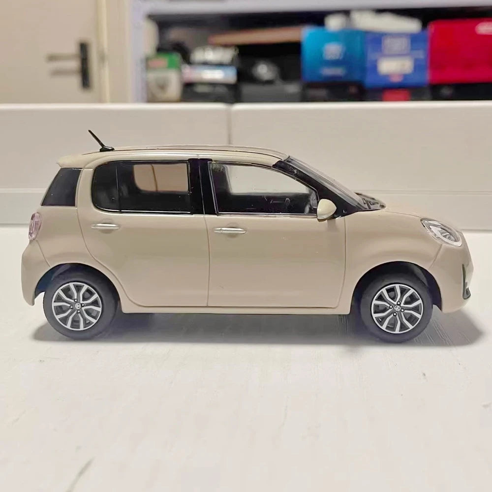 [OEM] 1:30 Toyota 2016 Passo MODA M700A Khaki Model Car Die-Cast