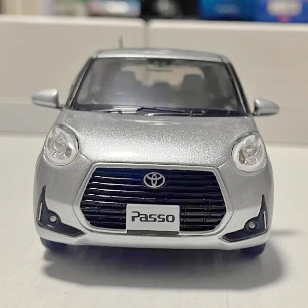 [OEM] 1:30 Toyota 2016 Passo MODA M700A Silver Model Car Die-Cast