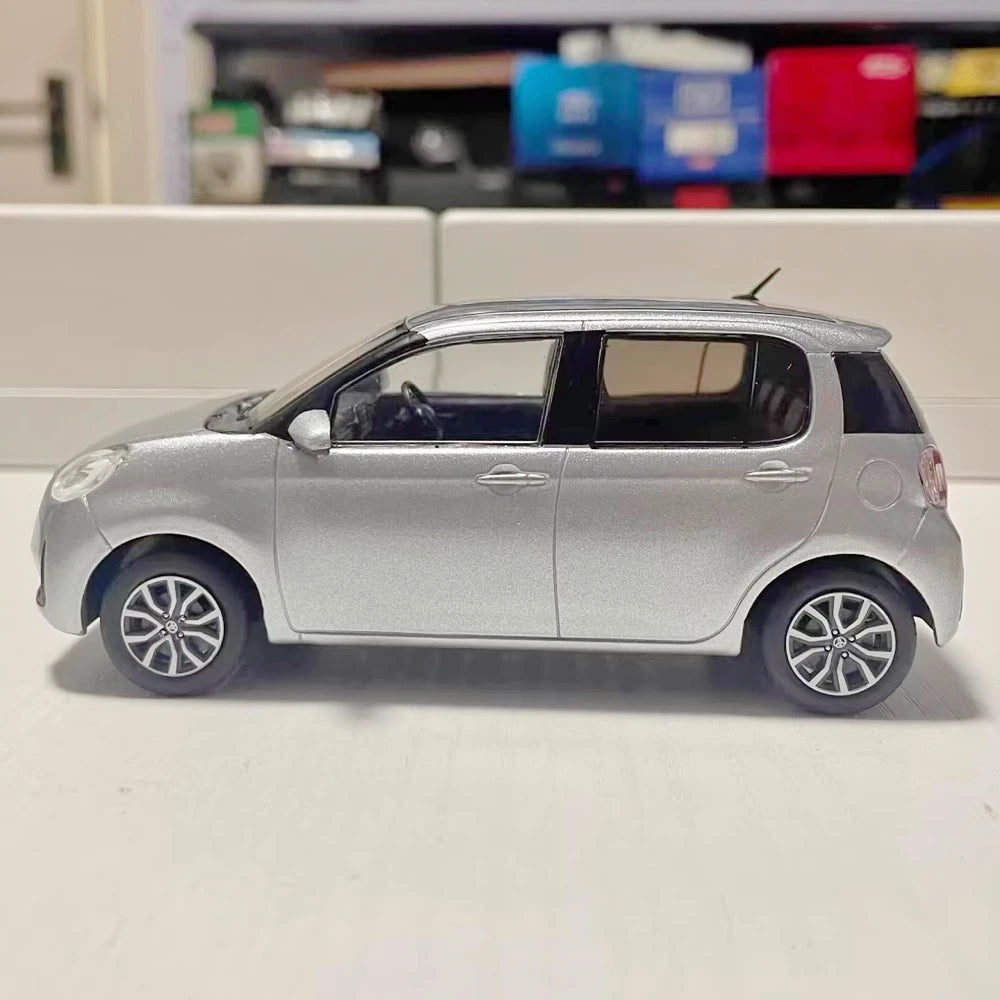 [OEM] 1:30 Toyota 2016 Passo MODA M700A Silver Model Car Die-Cast
