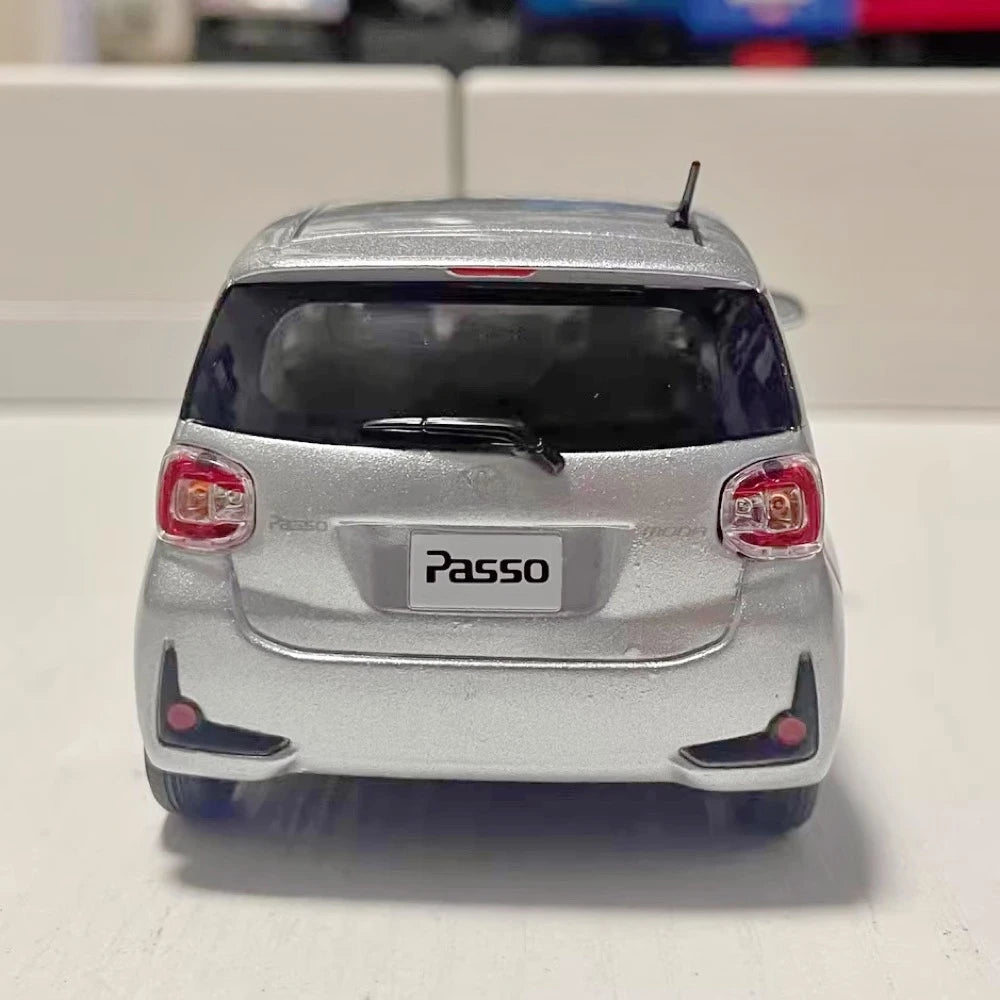 [OEM] 1:30 Toyota 2016 Passo MODA M700A Silver Model Car Die-Cast