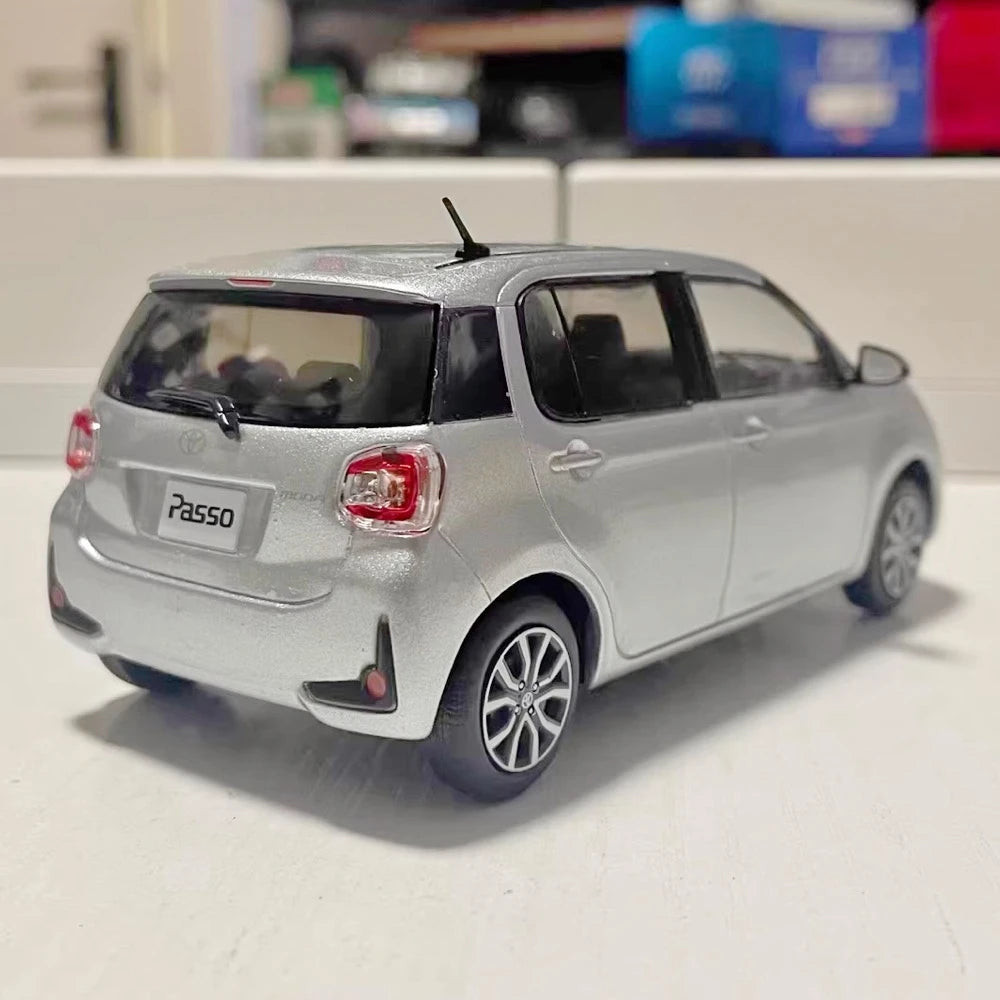 [OEM] 1:30 Toyota 2016 Passo MODA M700A Silver Model Car Die-Cast