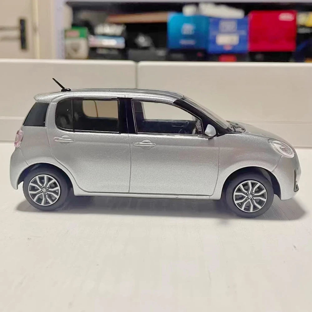 [OEM] 1:30 Toyota 2016 Passo MODA M700A Silver Model Car Die-Cast