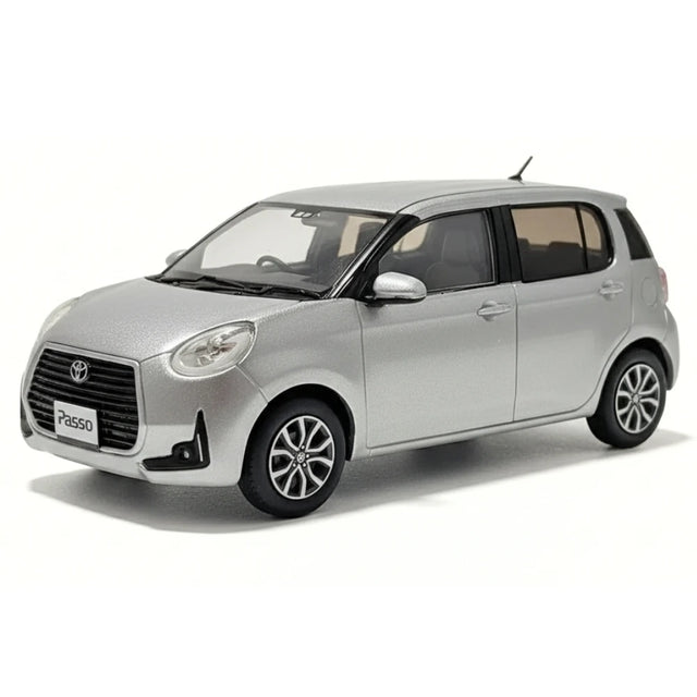 [OEM] 1:30 Toyota 2016 Passo MODA M700A Silver Model Car Die-Cast