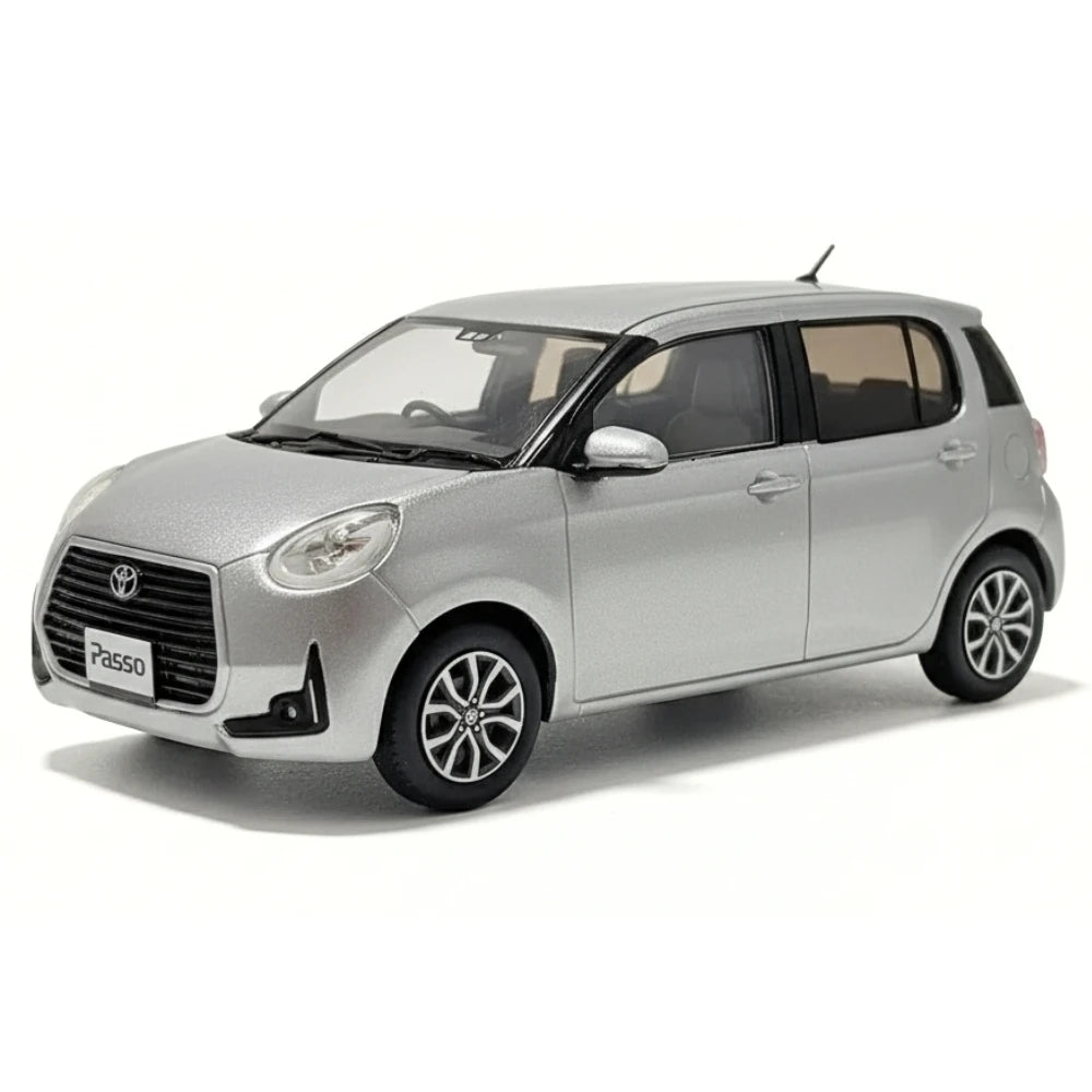 [OEM] 1:30 Toyota 2016 Passo MODA M700A Silver Model Car Die-Cast