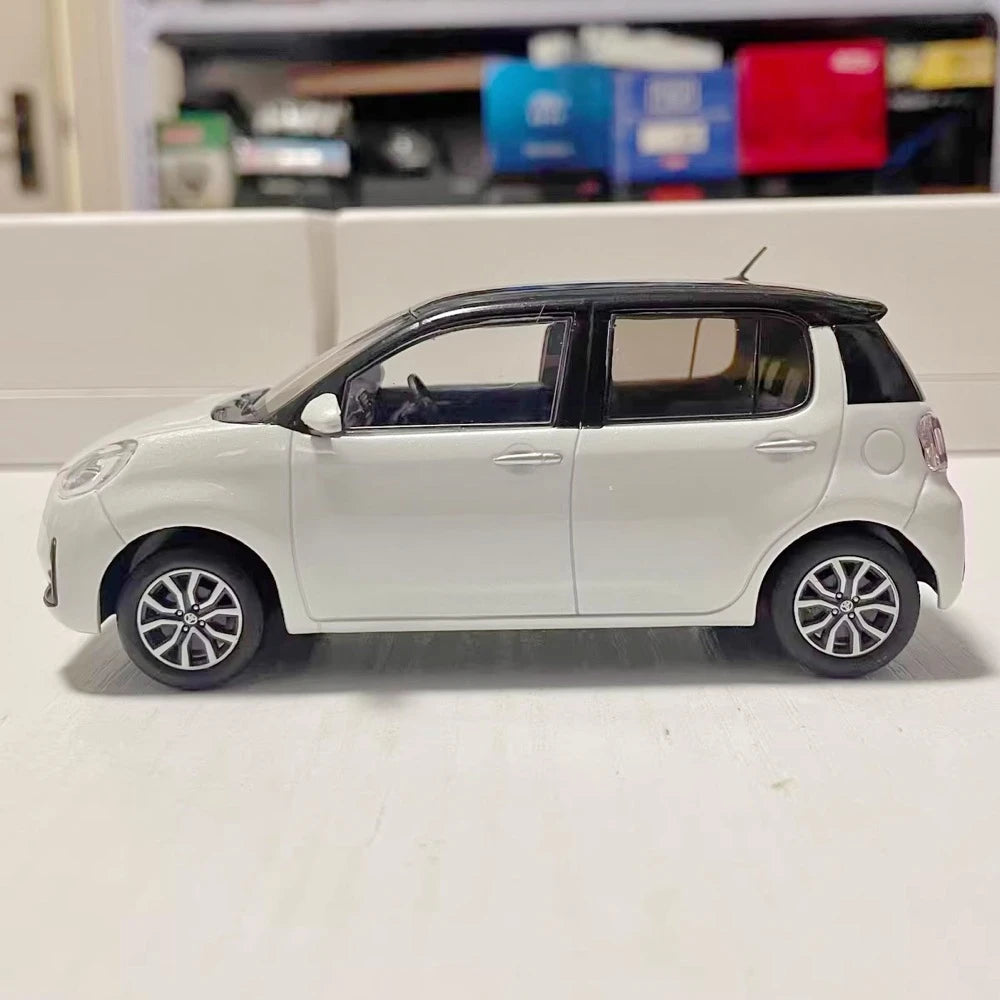 [OEM] 1:30 Toyota 2016 Passo MODA M700A White Model Car Die-Cast