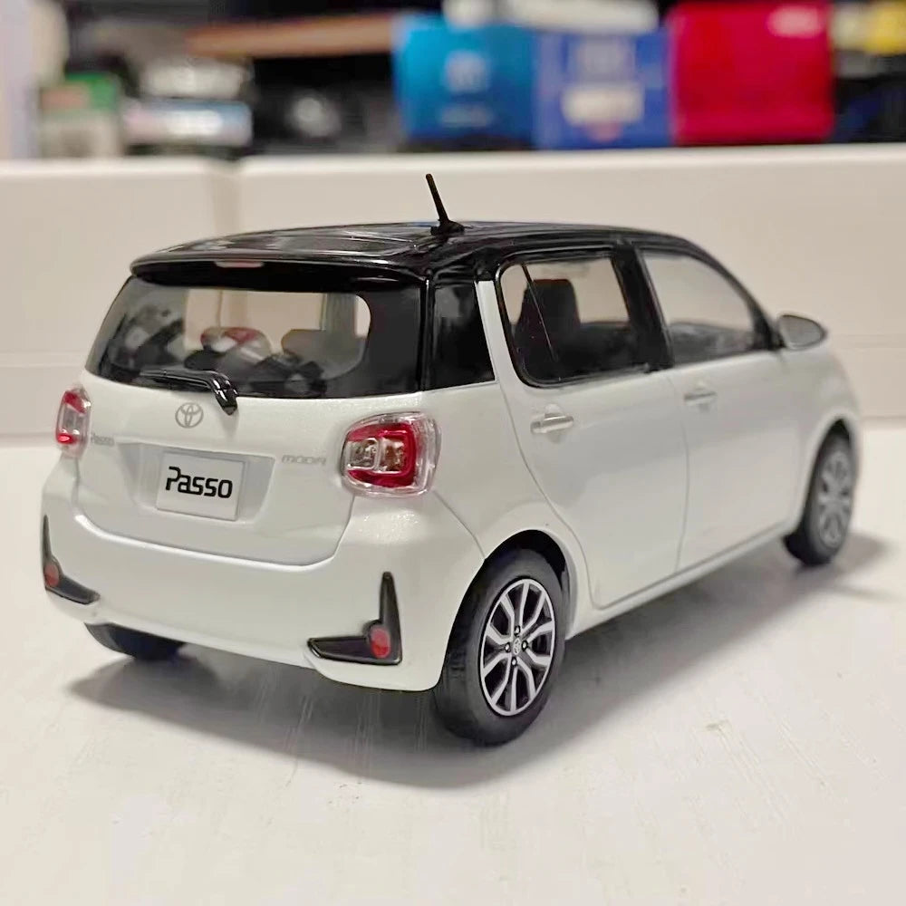 [OEM] 1:30 Toyota 2016 Passo MODA M700A wit modelauto Die-Cast