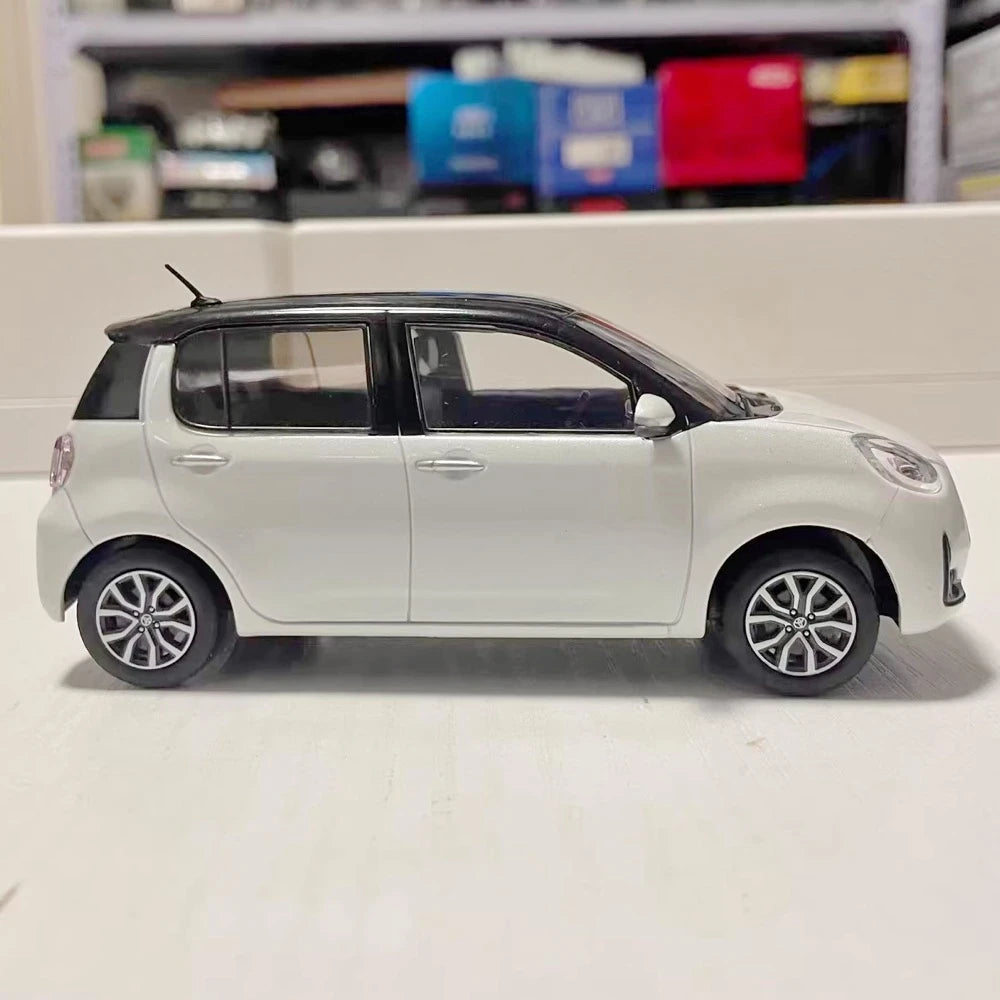 [OEM] 1:30 Toyota 2016 Passo MODA M700A wit modelauto Die-Cast