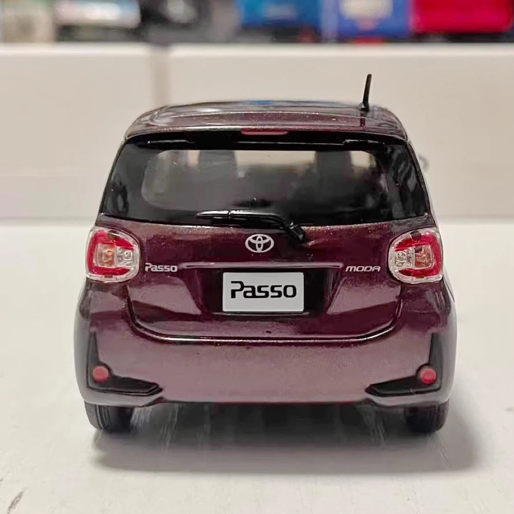 [OEM] 1:30 Toyota 2016 Passo MODA M700A Wine Model Car Die-Cast