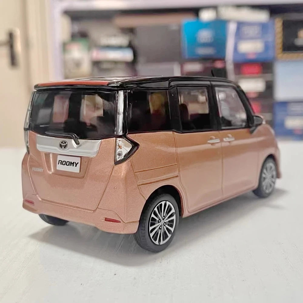 [OEM] 1:30 Toyota 2016 Roomy M900A Gold Model Car Die-Cast