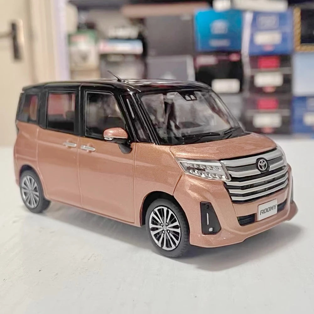 [OEM] 1:30 Toyota 2016 Roomy M900A Gold Model Car Die-Cast