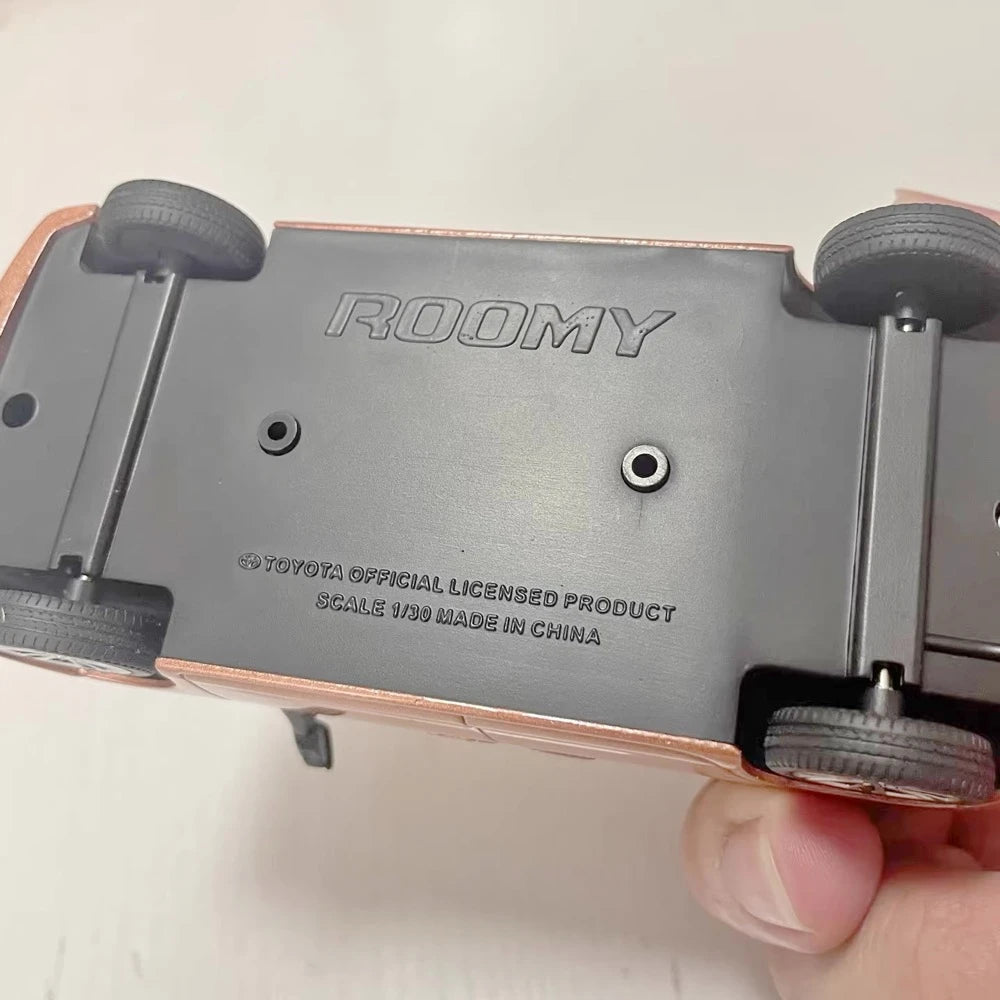 [OEM] 1:30 Toyota 2016 Roomy M900A Gold Model Car Die-Cast