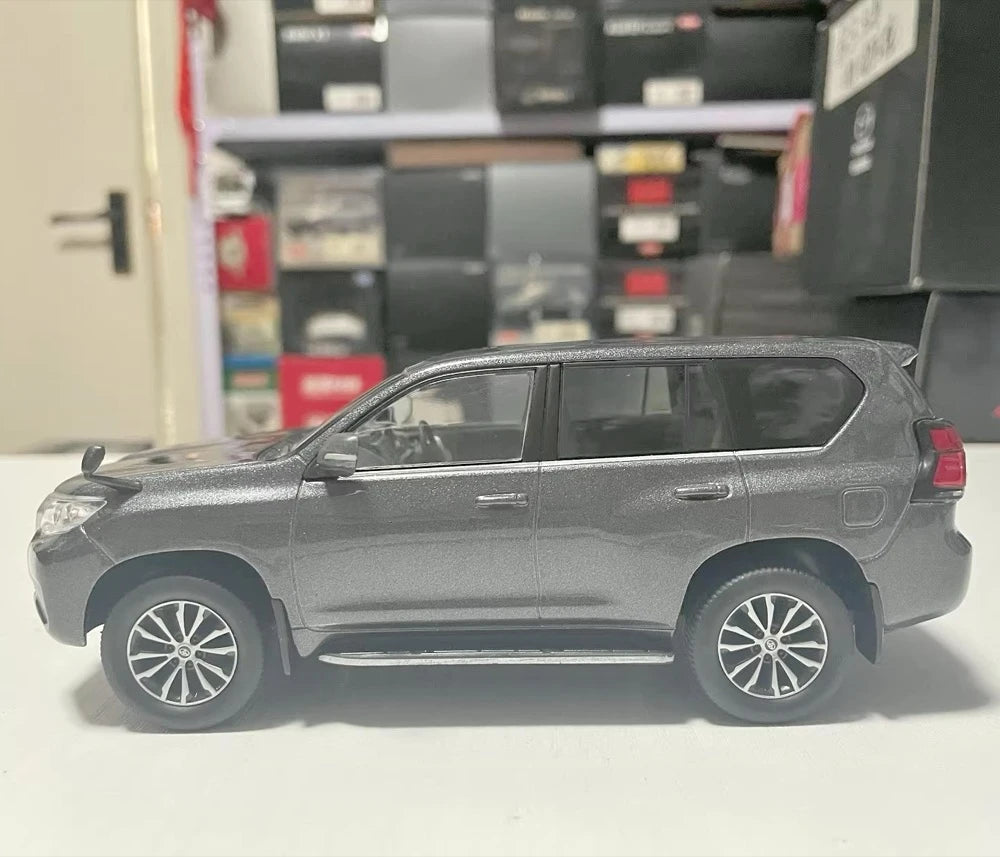 [OEM] 1:30 Toyota 2018 Land Cruiser Prado J150 Gray Model Car Die-Cast