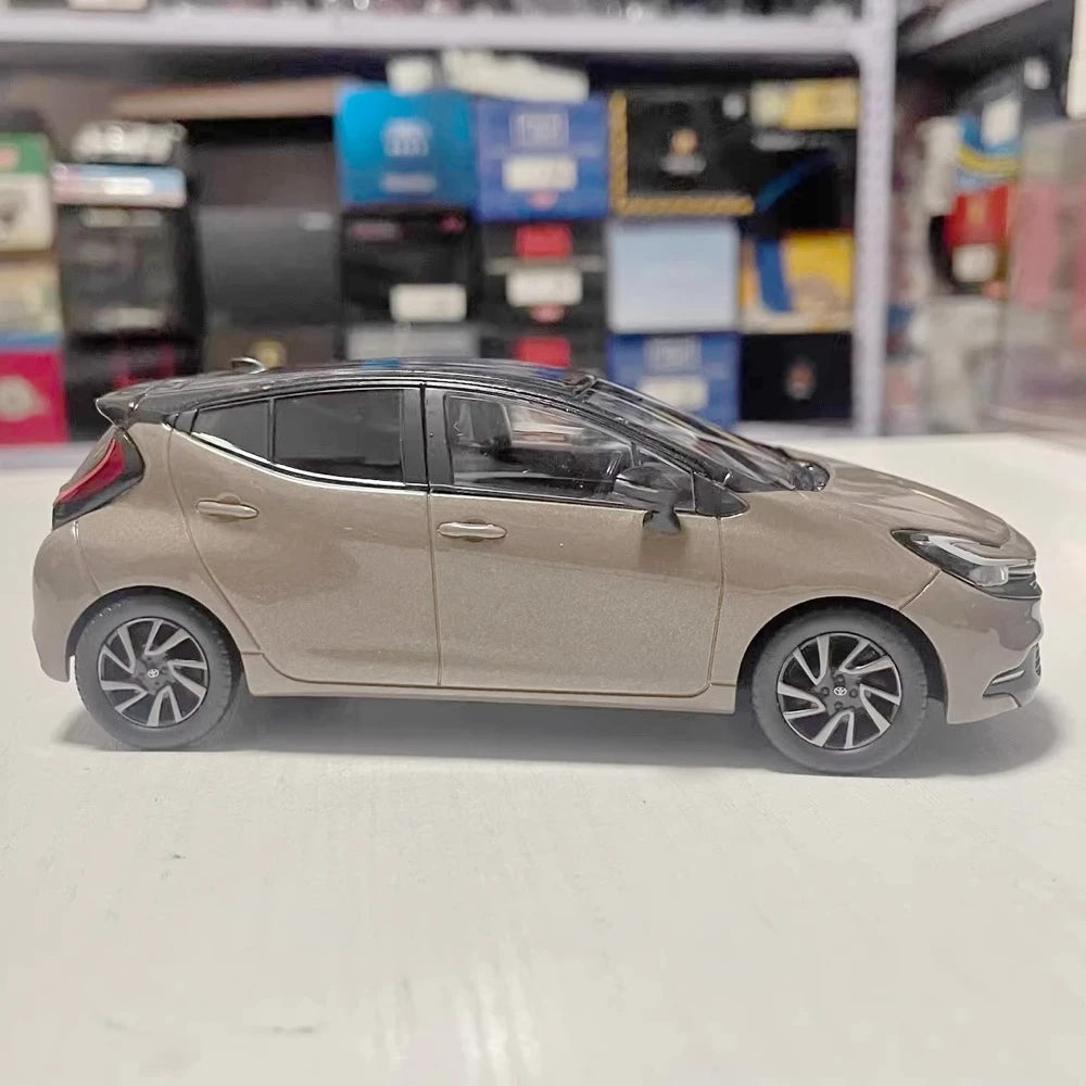 [OEM] 1:30 Toyota 2021 Aqua MXPK10 brun modellbil Die-Cast
