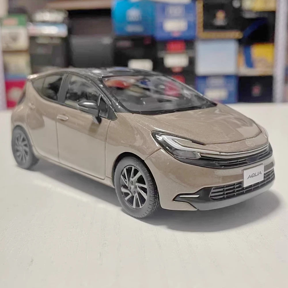 [OEM] 1:30 Toyota 2021 Aqua MXPK10 brun modellbil Die-Cast