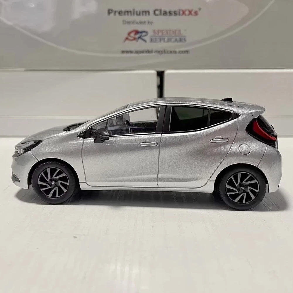 [OEM] 1:30 Toyota 2021 Aqua MXPK10 argento modellino di auto Die-Cast