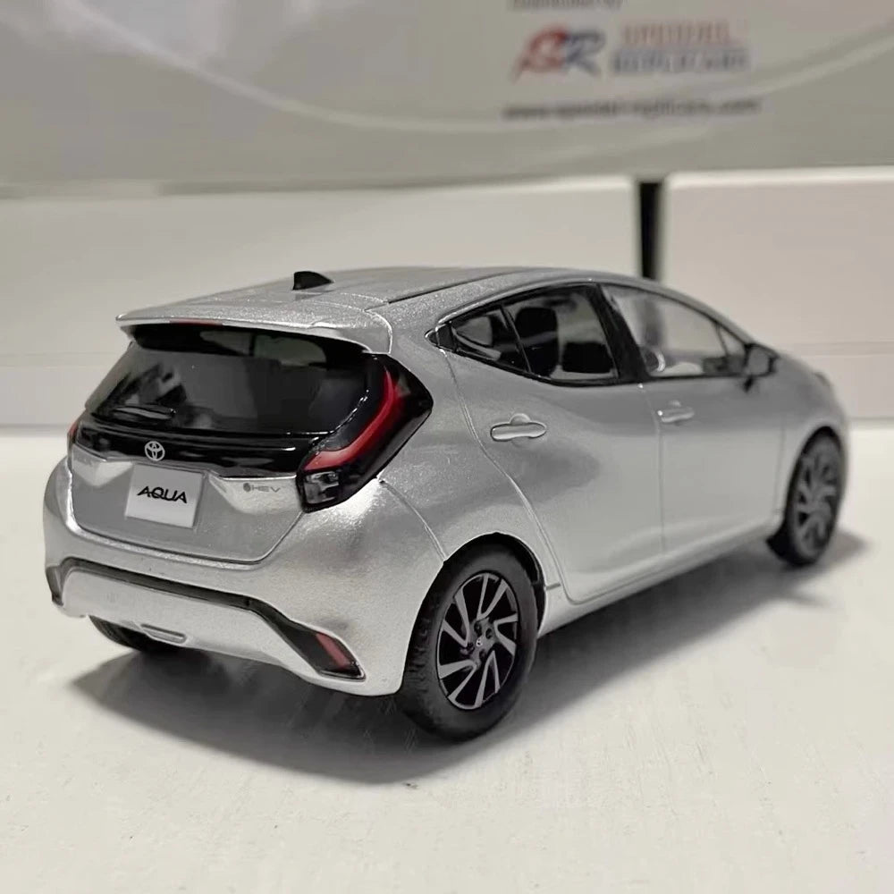 [OEM] 1:30 Toyota 2021 Aqua MXPK10 argento modellino di auto Die-Cast