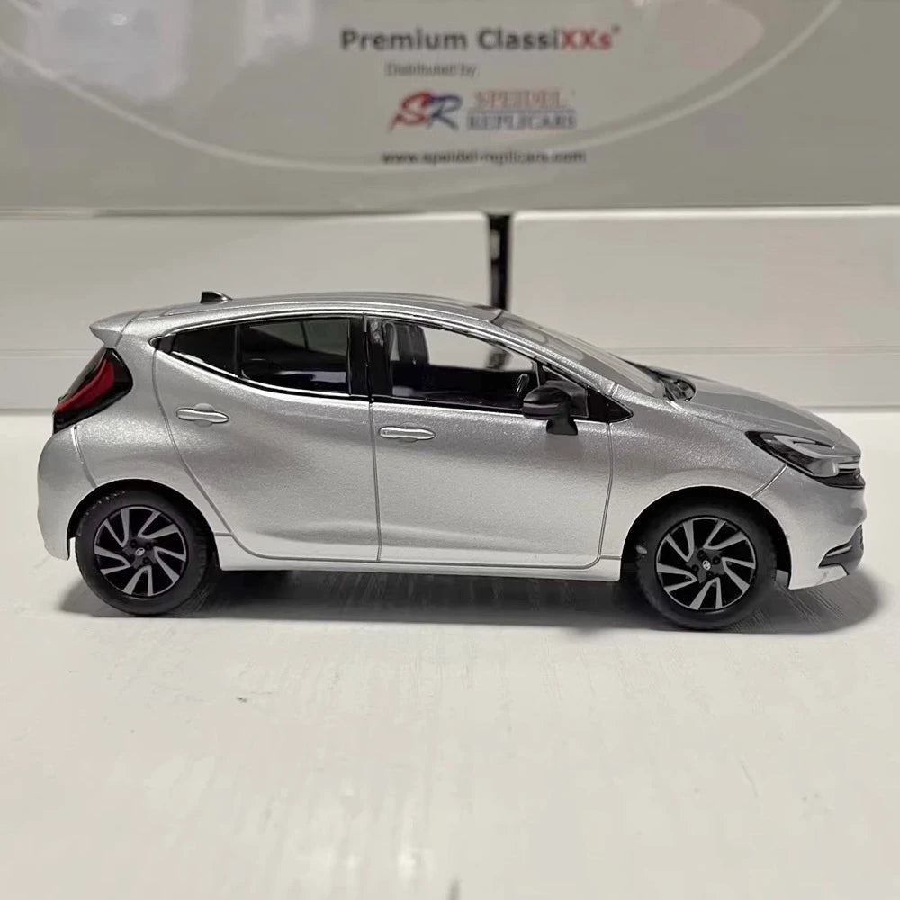 [OEM] 1:30 Toyota 2021 Aqua MXPK10 argento modellino di auto Die-Cast