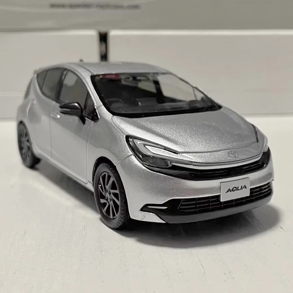 [OEM] 1:30 Toyota 2021 Aqua MXPK10 argento modellino di auto Die-Cast
