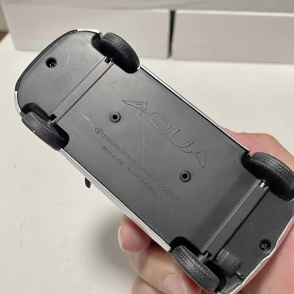 [OEM] 1:30 Toyota 2021 Aqua MXPK10 argento modellino di auto Die-Cast