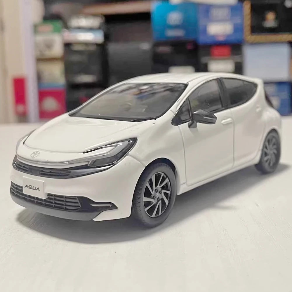 [OEM] 1:30 Toyota 2021 Aqua MXPK10 White Model Car Die-Cast