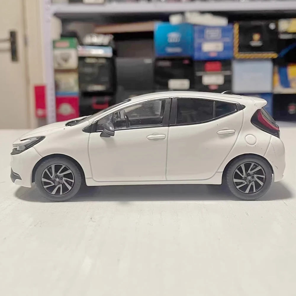 [OEM] 1:30 Toyota 2021 Aqua MXPK10 bianco modellino di auto Die-Cast