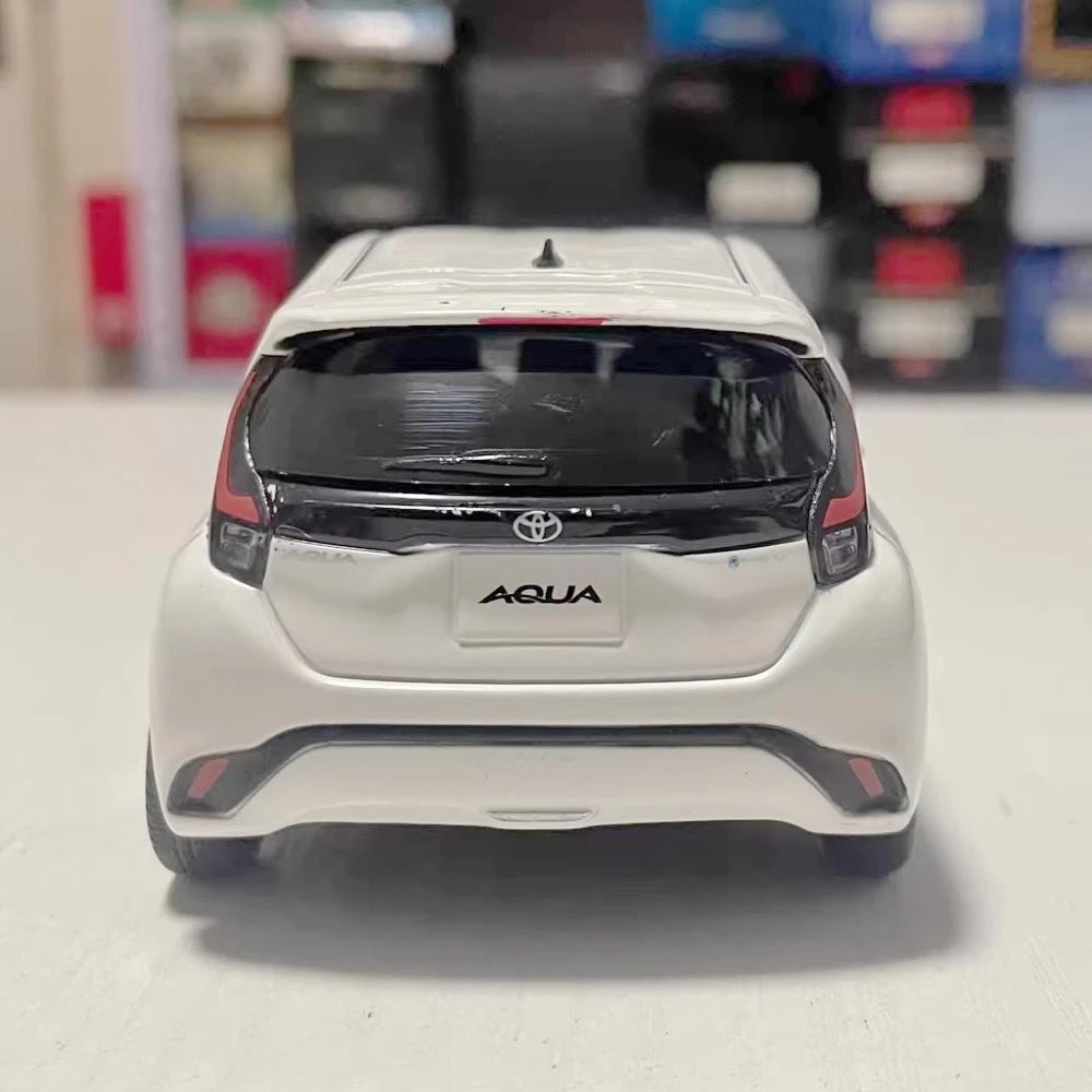 [OEM] 1:30 Toyota 2021 Aqua MXPK10 White Model Car Die-Cast