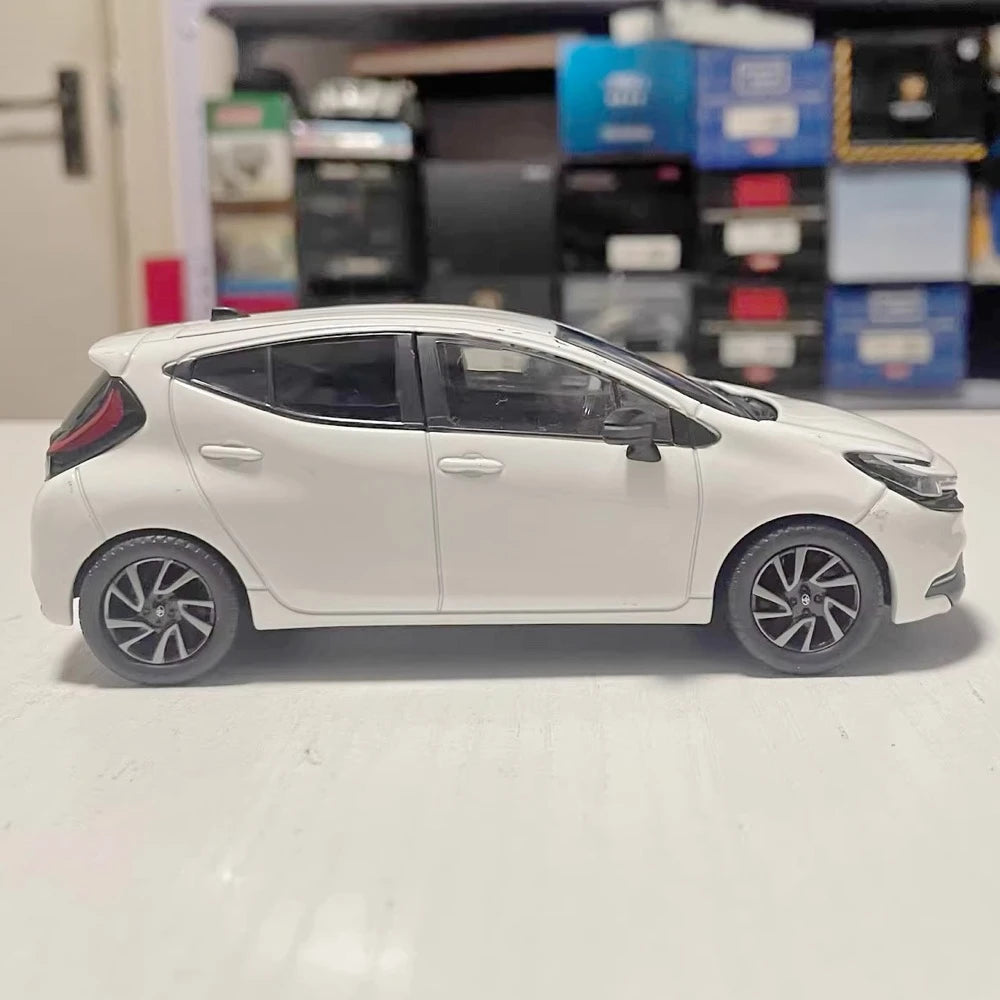 [OEM] 1:30 Toyota 2021 Aqua MXPK10 bianco modellino di auto Die-Cast