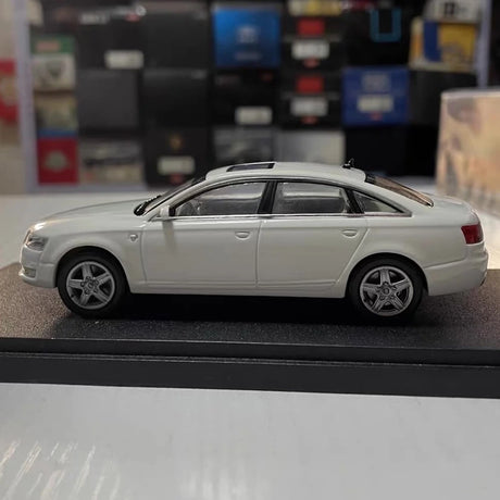 [OEM] 1:43 Audi 2006 A6L White Model Car Die-Cast