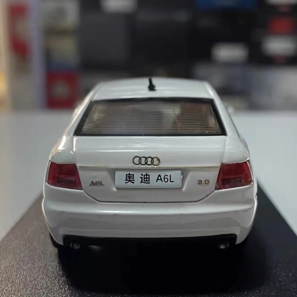[OEM] 1:43 Audi 2006 A6L White Model Car Die-Cast