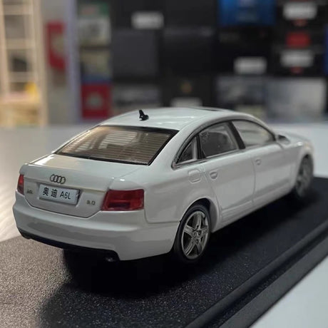 [OEM] 1:43 Audi 2006 A6L White Model Car Die-Cast