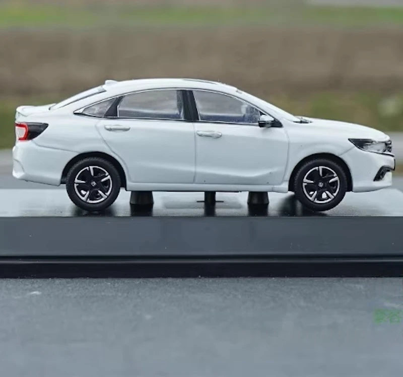 [OEM] 1:43 Honda 2019 Envix White Model Car Die-Cast