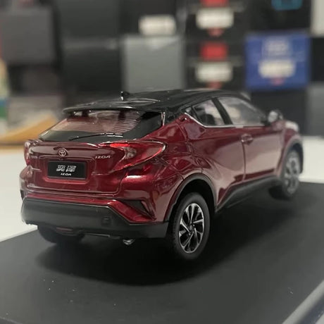 [OEM] 1:43 Toyota 2018 IZOA röd modellbil Die-Cast