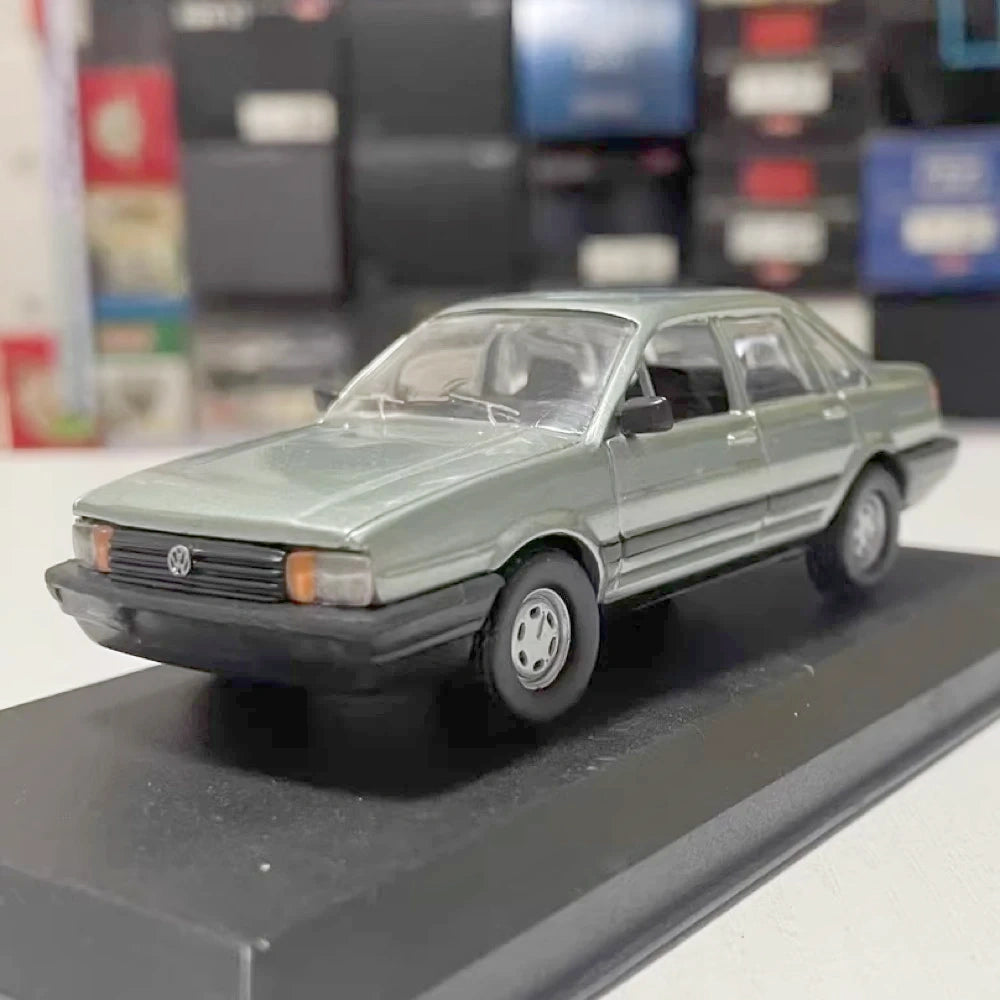 [OEM] 1:43 Volkswagen 1985 Santana B2 Green Model Car Die-Cast