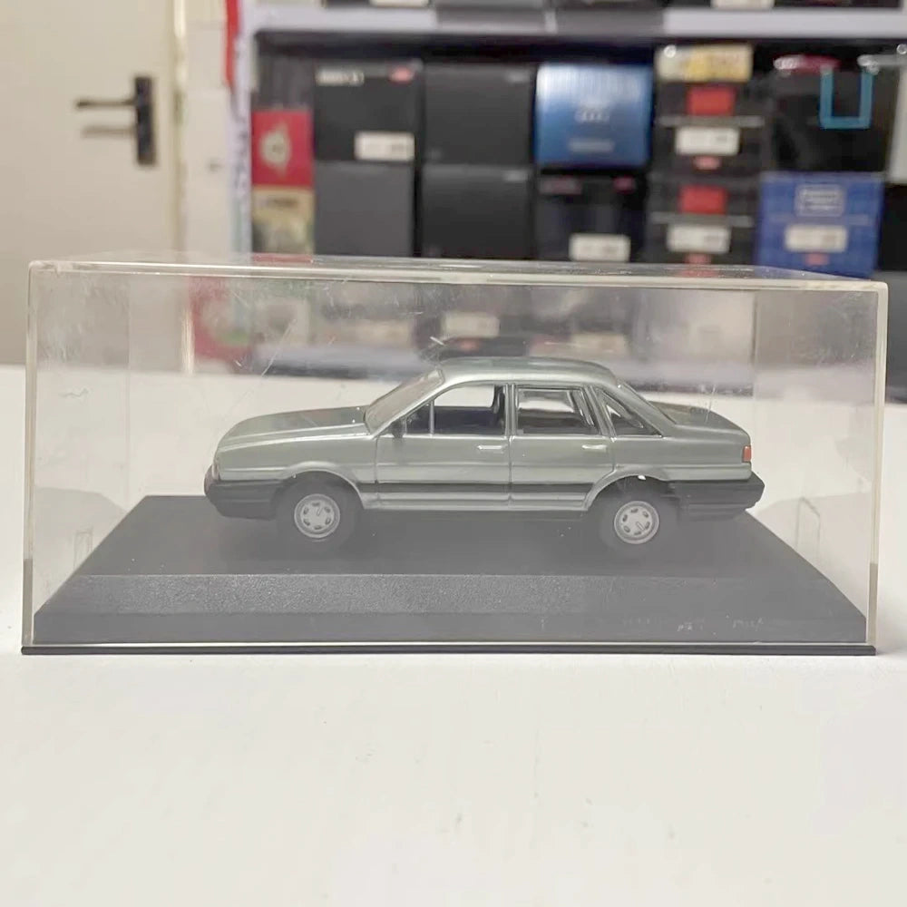 [OEM] 1:43 Volkswagen 1985 Santana B2 Green Model Car Die-Cast