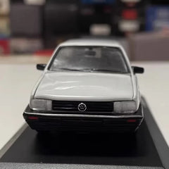 [OEM] 1:43 Volkswagen 1985 Santana B2 White Model Car Die-Cast