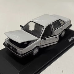 [OEM] 1:43 Volkswagen 1985 Santana B2 White Model Car Die-Cast